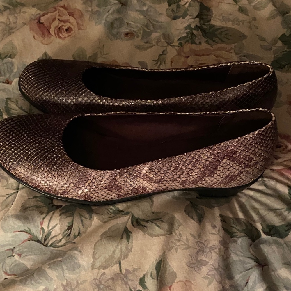 FINAL MARKDOWN - Walking Cradles Snakeskin Patterned loafers